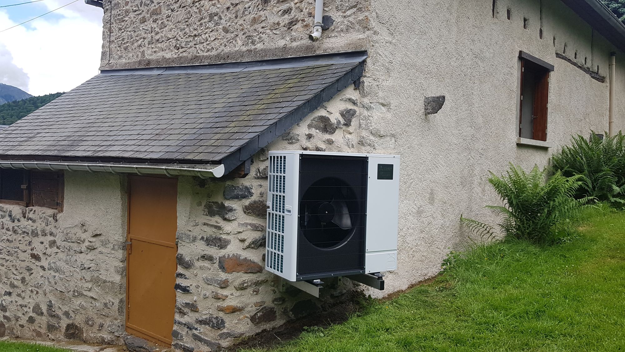 Installation plancher chauffant + PAC eau/eau + Ballon thermodynamique -  Artisan RGE - Hautes Pyrénées (65) à Hèches - Rebouc